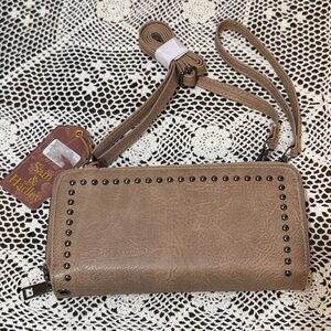 Sam & Hadley Faux Leather Crossbody Studded Wristlet Wallet Clutch Beige